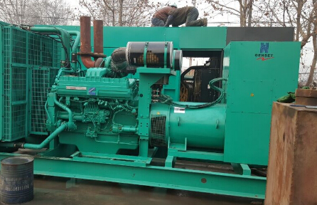 太仓发电机组如何判断水冷式机油散热器内部是否需要清洗？